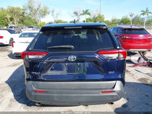 Toyota RAV4 Xle Image 16