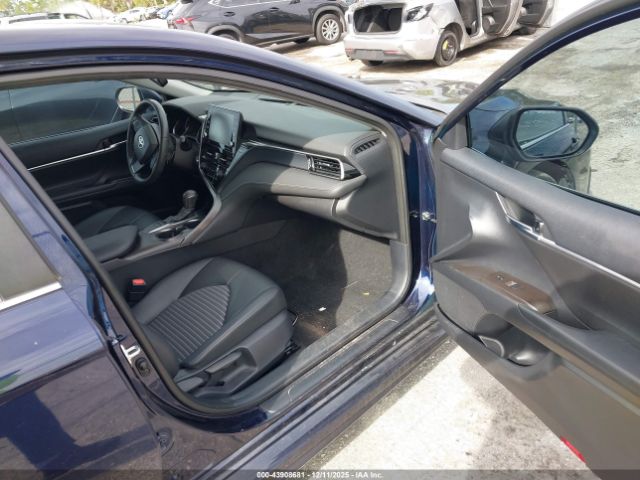 Toyota Camry Se Image 5