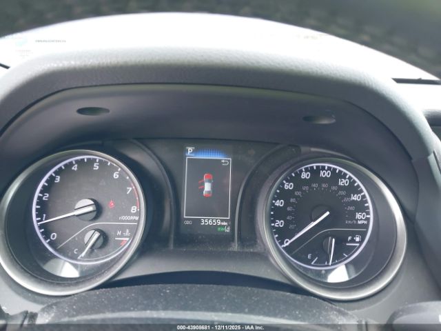 Toyota Camry Se Image 13