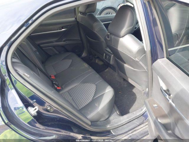 Toyota Camry Se Image 17