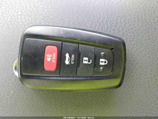 Toyota Camry Se Image 8