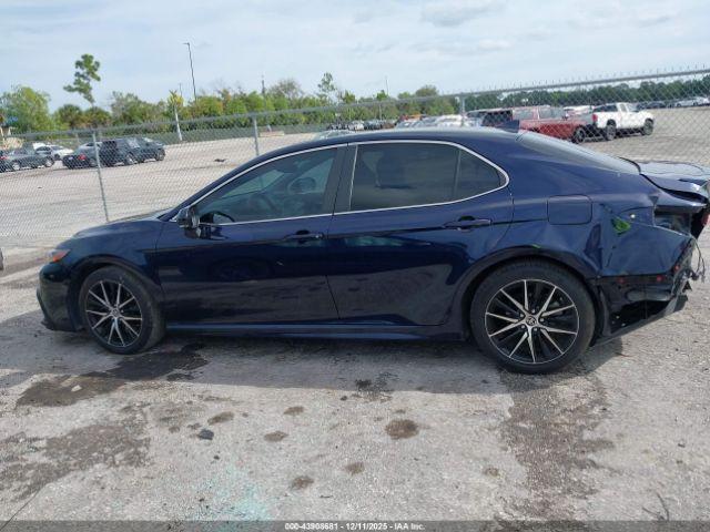 Toyota Camry Se Image 14