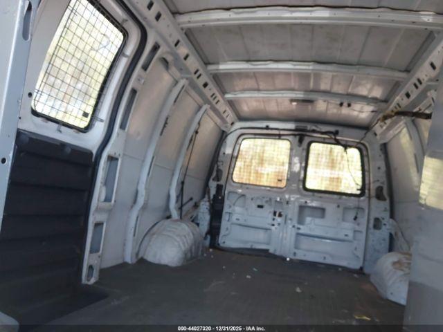 GMC Savana Work Van Image 9