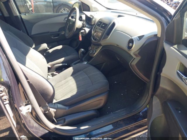 Chevrolet Sonic Lt Auto Image 6