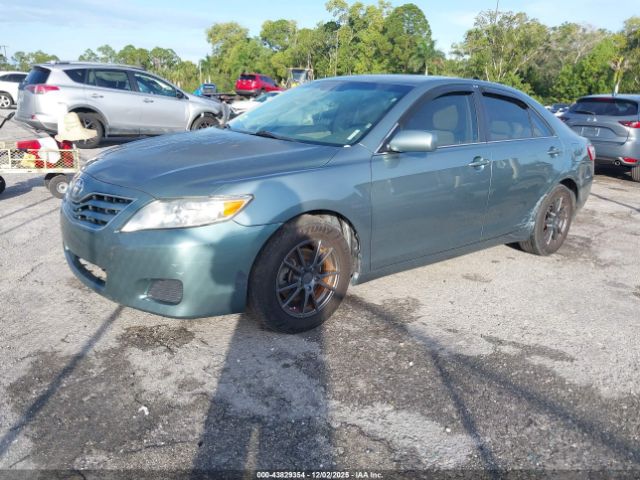 Toyota Camry Le Image 2