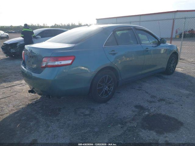 Toyota Camry Le Image 13