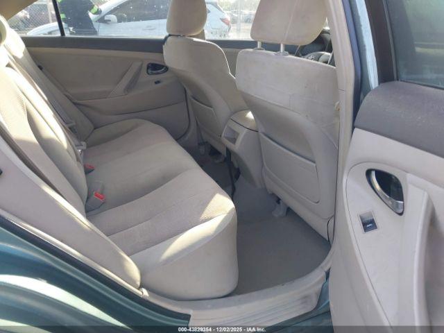 Toyota Camry Le Image 8