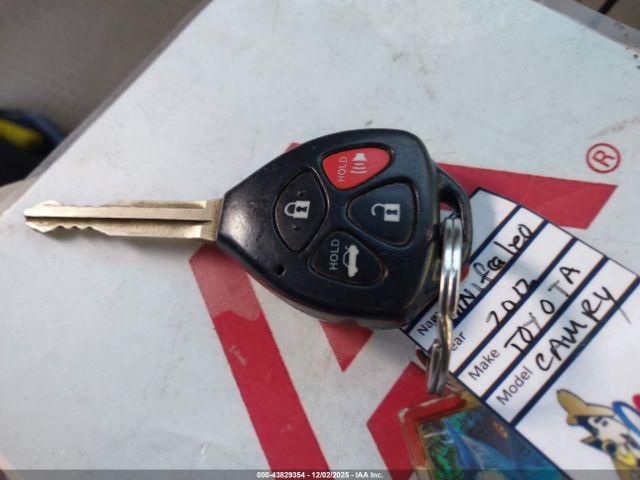 Toyota Camry Le Image 7