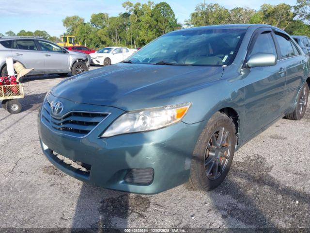 Toyota Camry Le Image 11