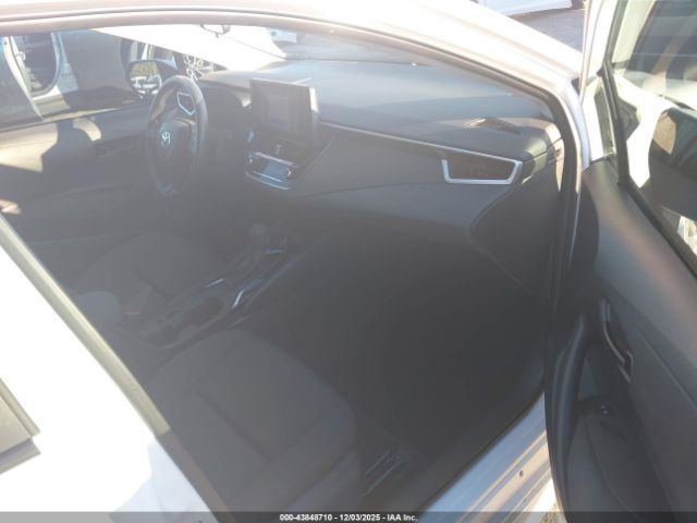 Toyota Corolla Le Image 7