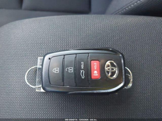 Toyota Corolla Le Image 10