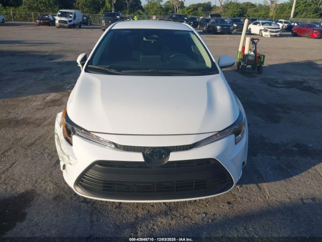 Toyota Corolla Le Image 15