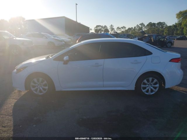 Toyota Corolla Le Image 14