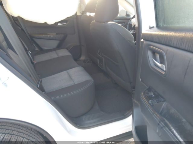 Nissan Rogue Sv Fwd Image 2