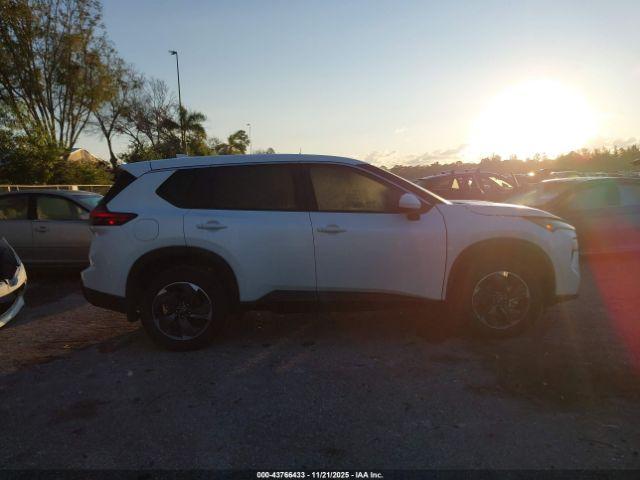 Nissan Rogue Sv Fwd Image 9