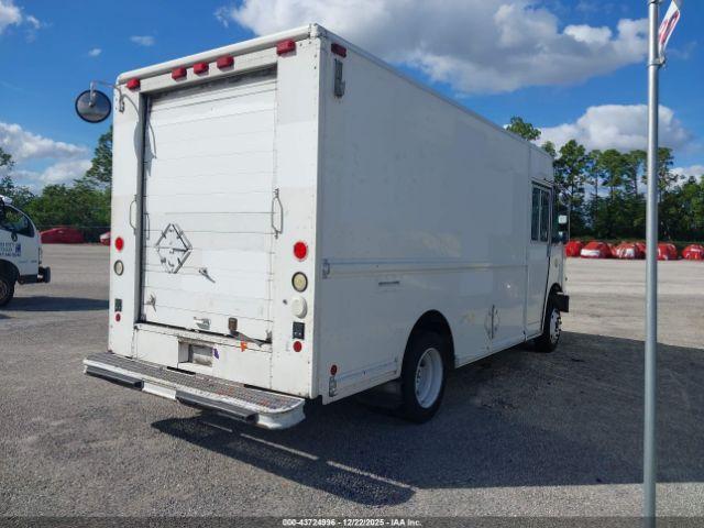 Freightliner Chassis M Line Walk-in Van Image 7