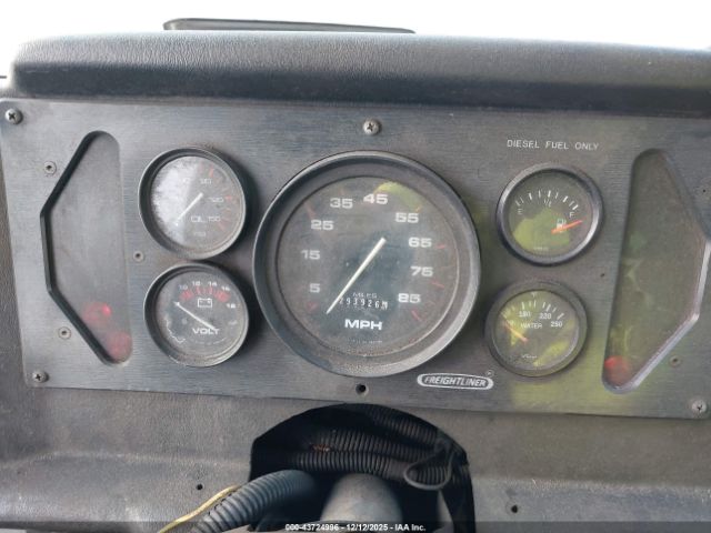 Freightliner Chassis M Line Walk-in Van Image 9