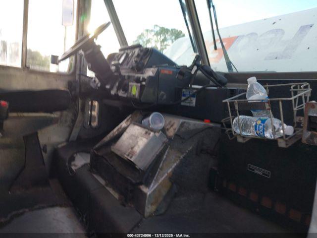 Freightliner Chassis M Line Walk-in Van Image 13