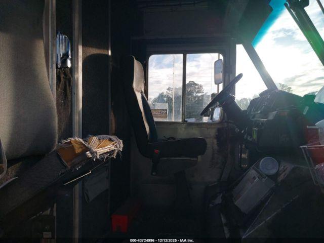 Freightliner Chassis M Line Walk-in Van Image 8