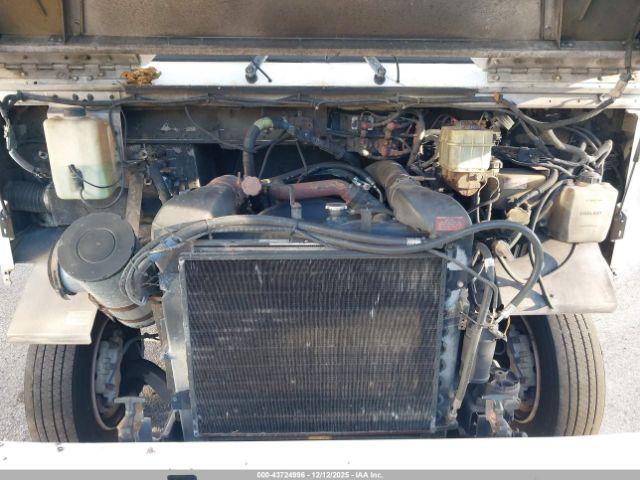 Freightliner Chassis M Line Walk-in Van Image 3