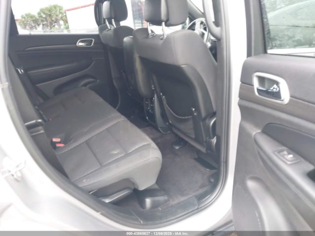 Jeep Grand Cherokee Laredo 4x2 Image 13