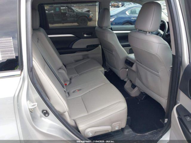 Toyota Highlander Xle Image 9