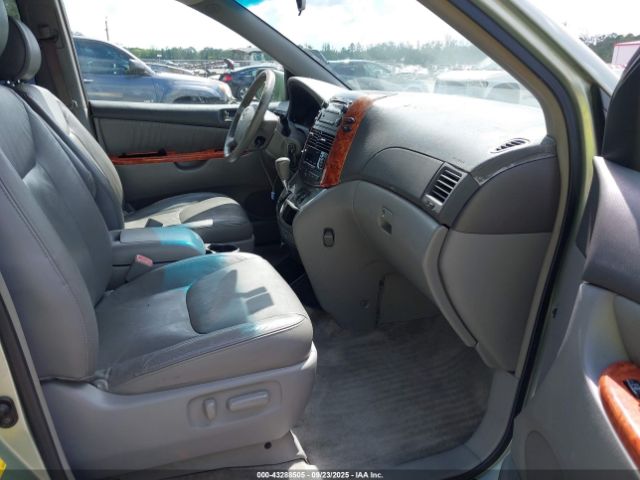 Toyota Sienna Xle Image 3