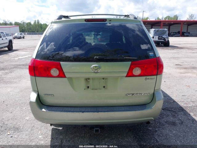 Toyota Sienna Xle Image 2