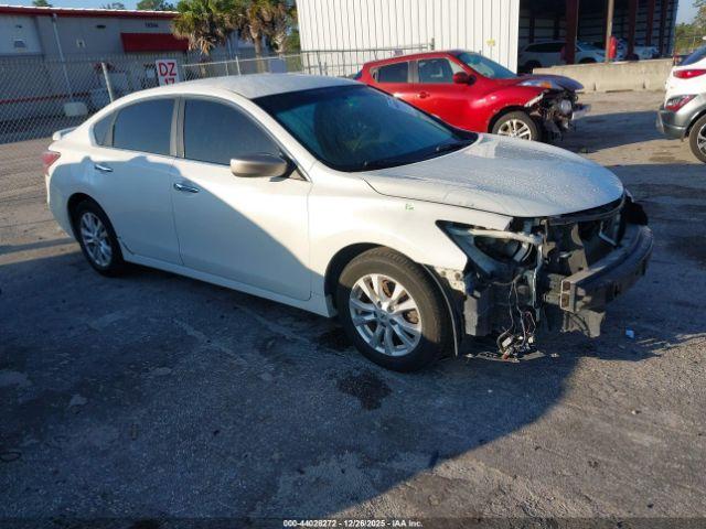  Salvage Nissan Altima