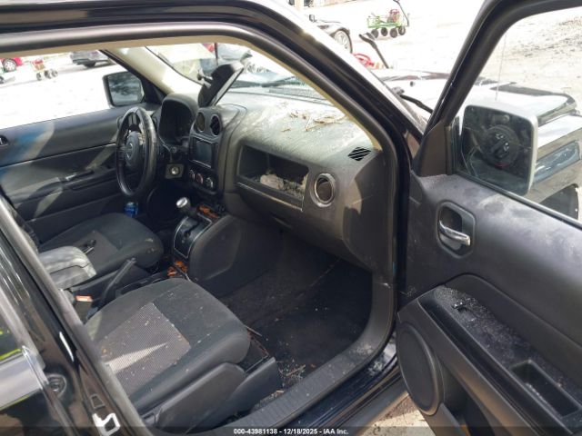 Jeep Patriot Latitude Image 9