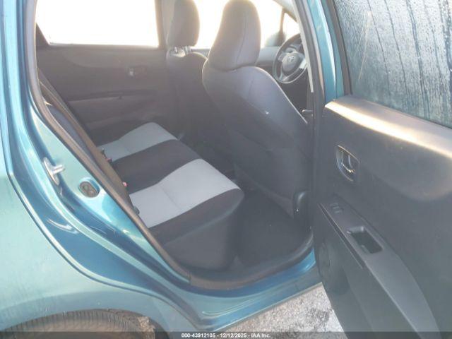 Toyota Yaris Le Image 6