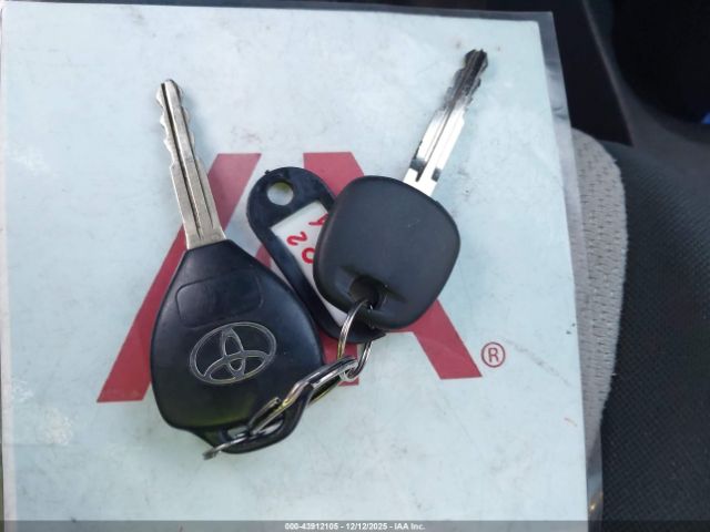 Toyota Yaris Le Image 8