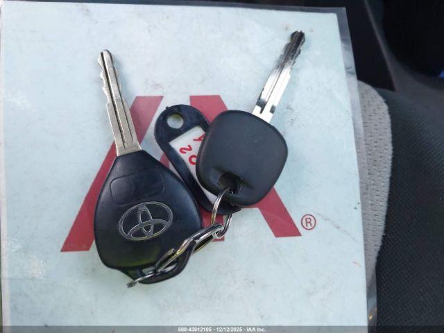 Toyota Yaris Le Image 8