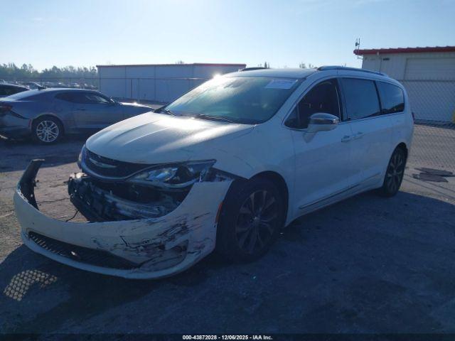 Chrysler Pacifica Limited Image 12