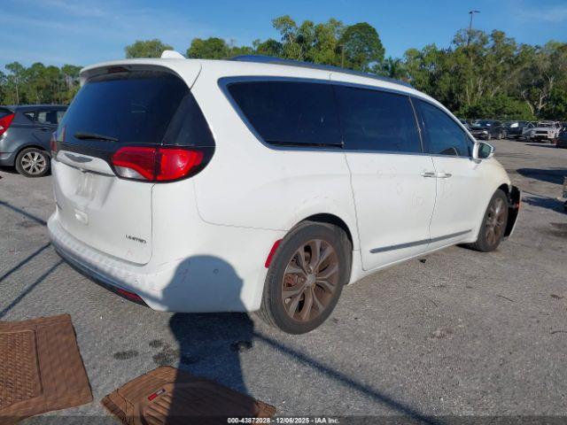 Chrysler Pacifica Limited Image 15