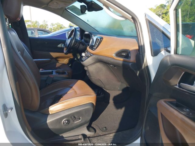 Chrysler Pacifica Limited Image 16