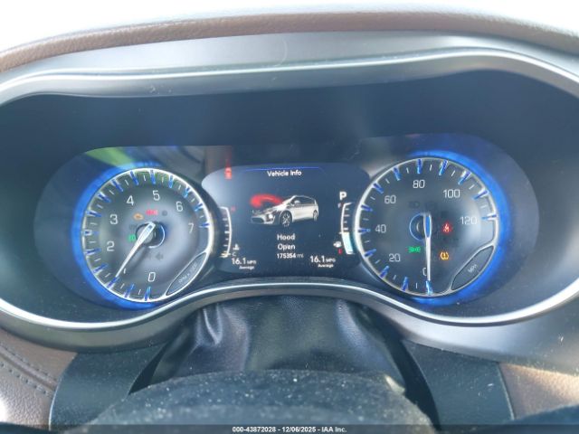 Chrysler Pacifica Limited Image 7