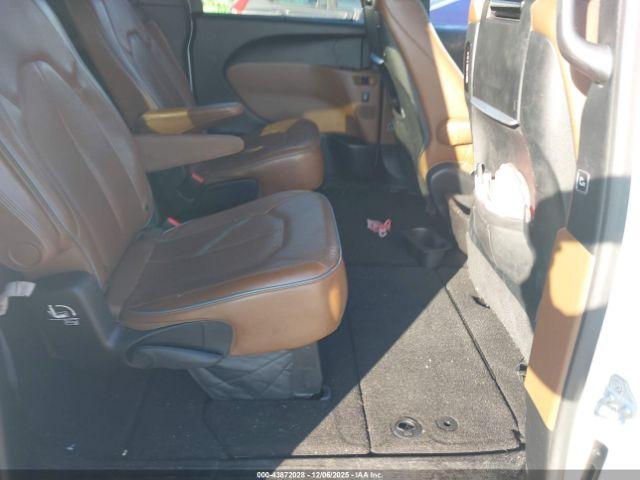 Chrysler Pacifica Limited Image 2