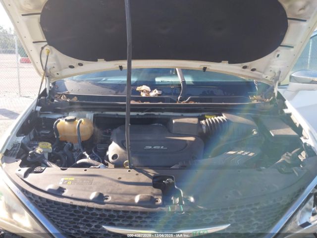 Chrysler Pacifica Limited Image 4