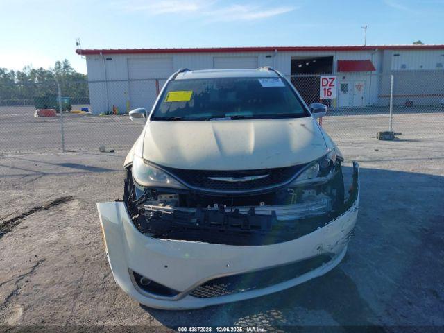 Chrysler Pacifica Limited Image 8