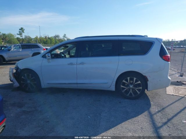 Chrysler Pacifica Limited Image 5