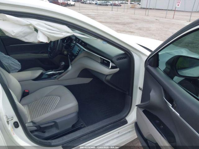 Toyota Camry Se Image 3