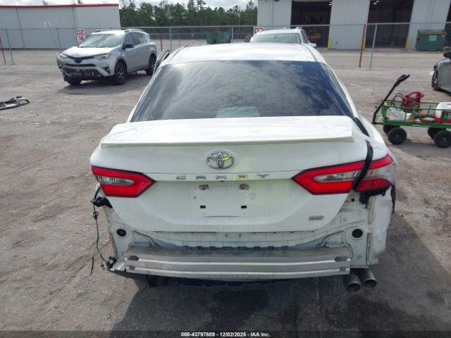 Toyota Camry Se Image 4