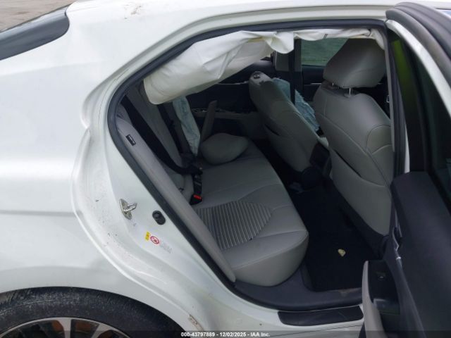 Toyota Camry Se Image 2