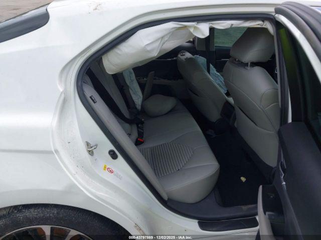 Toyota Camry Se Image 2