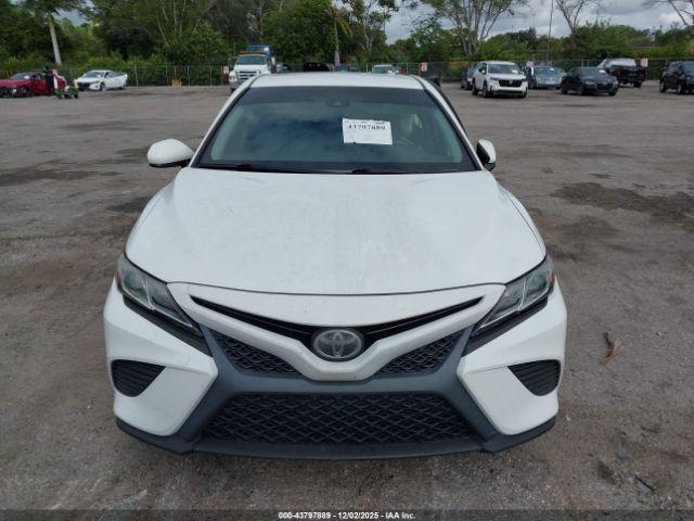 Toyota Camry Se Image 15