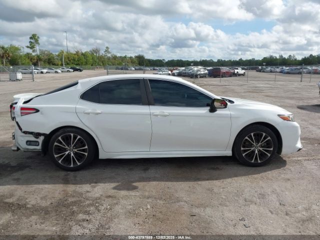 Toyota Camry Se Image 5