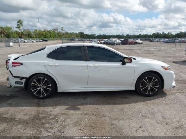 Toyota Camry Se Image 5