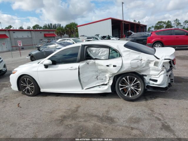 Toyota Camry Se Image 10