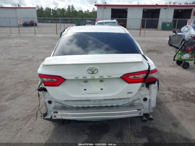 Toyota Camry Se Image 7